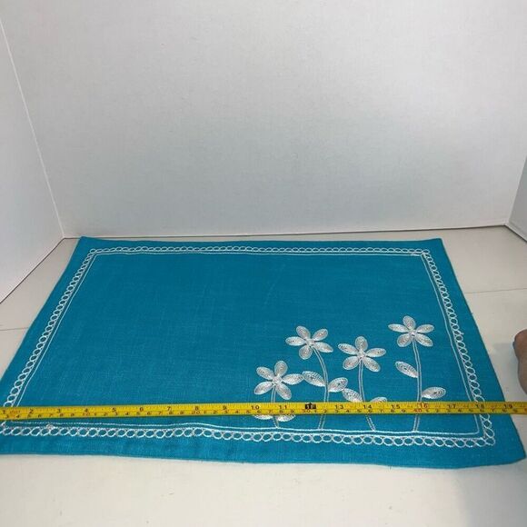 Linen Embroidered Placemats And Napkins 4 Sets Blue W/ White Floral Entertaining - Picture 3 of 6